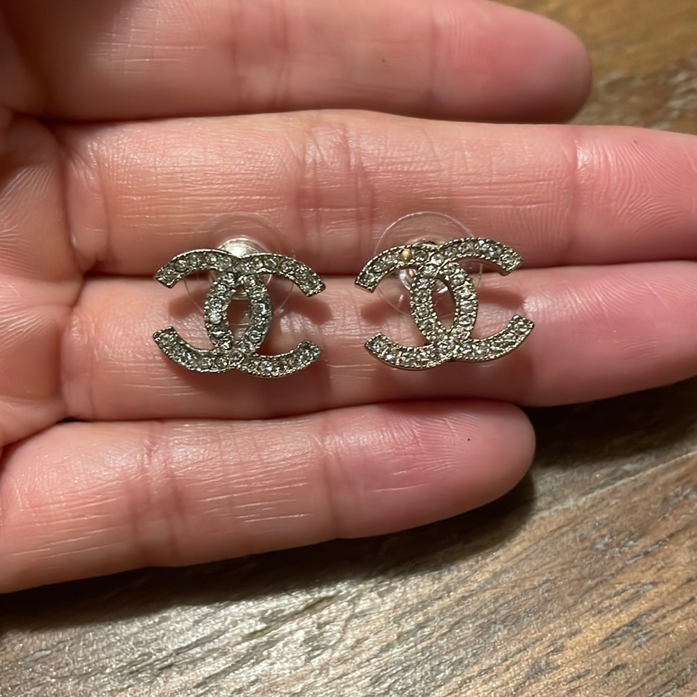 Vintage chanel earrings @lurrrz
